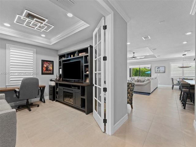 4460 Waterside Dr, Oakland Park, FL 33309