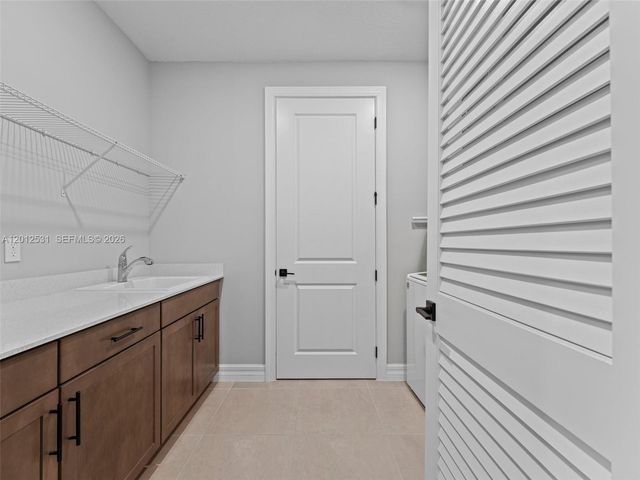 4460 Waterside Dr, Oakland Park, FL 33309
