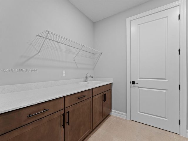 4460 Waterside Dr, Oakland Park, FL 33309