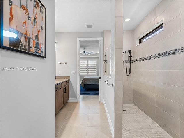 4460 Waterside Dr, Oakland Park, FL 33309