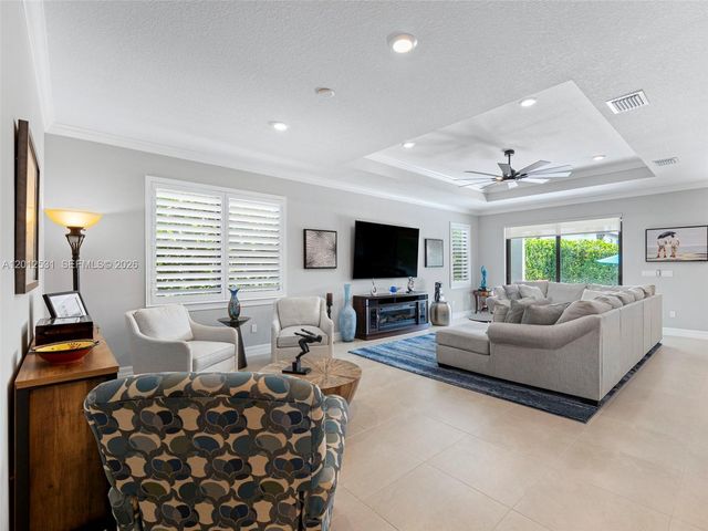 4460 Waterside Dr, Oakland Park, FL 33309