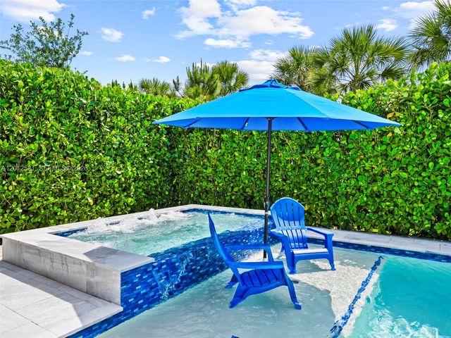 4460 Waterside Dr, Oakland Park, FL 33309