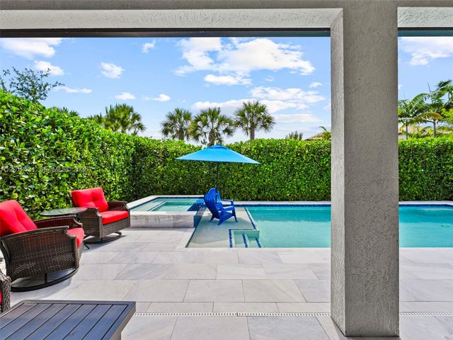 4460 Waterside Dr, Oakland Park, FL 33309