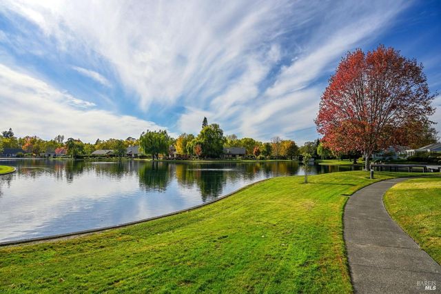 9211 Lakewood Dr, Windsor, CA 95492