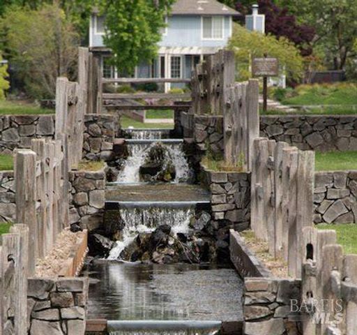 9211 Lakewood Dr, Windsor, CA 95492