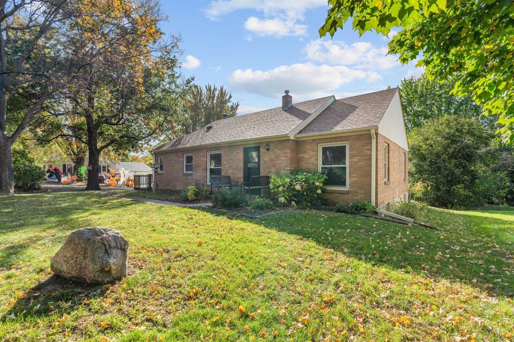 8142 Victoria Drive, Victoria, MN 55386 — photo 2
