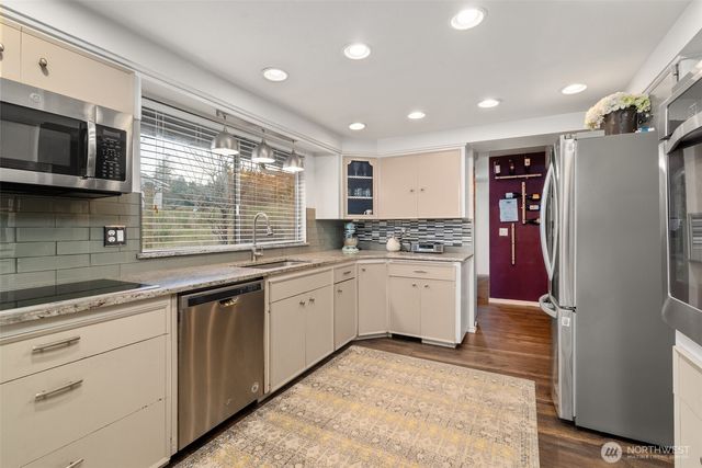 7065 Grandview Place, Gig Harbor, WA 98335