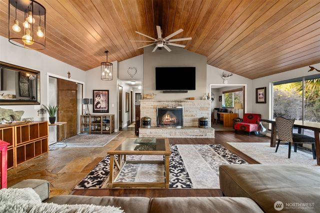 7065 Grandview Place, Gig Harbor, WA 98335