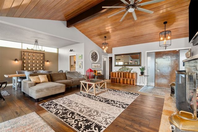 7065 Grandview Place, Gig Harbor, WA 98335