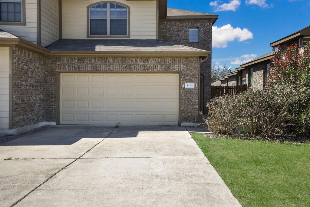 1420B Muirfield Bend DR, Hutto, TX 78634