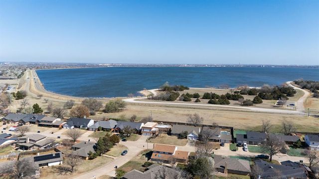 8720 Lakeaire Drive, Oklahoma City, OK 73132