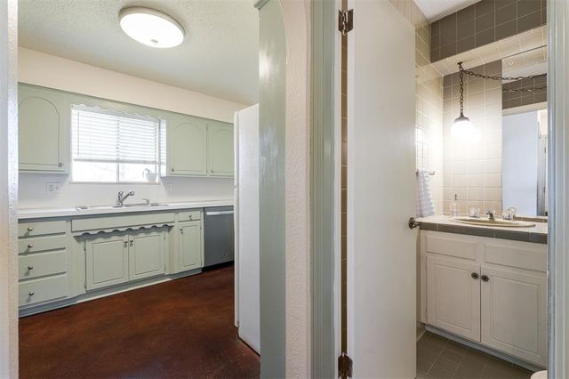 8720 Lakeaire Drive, Oklahoma City, OK 73132