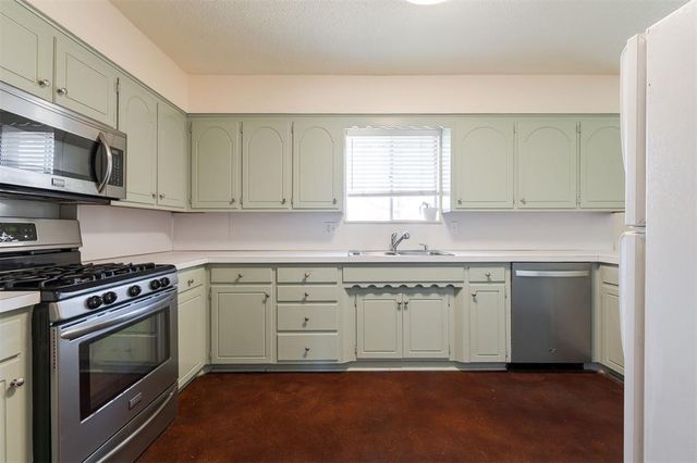 8720 Lakeaire Drive, Oklahoma City, OK 73132