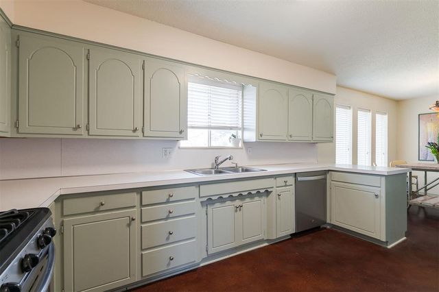 8720 Lakeaire Drive, Oklahoma City, OK 73132