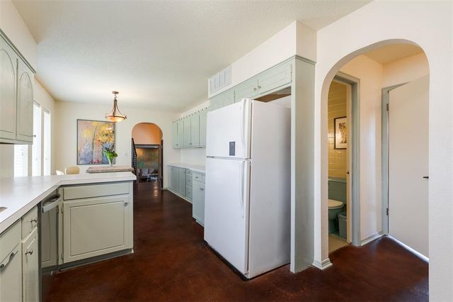 8720 Lakeaire Drive, Oklahoma City, OK 73132