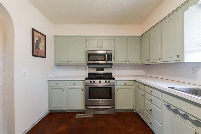 8720 Lakeaire Drive, Oklahoma City, OK 73132