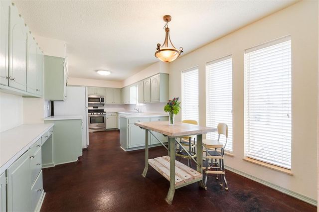 8720 Lakeaire Drive, Oklahoma City, OK 73132