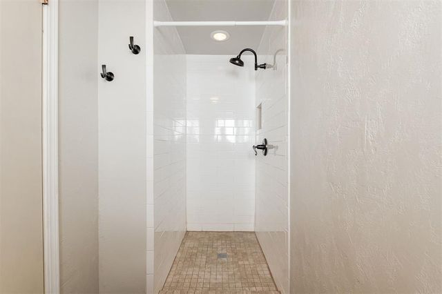 8720 Lakeaire Drive, Oklahoma City, OK 73132