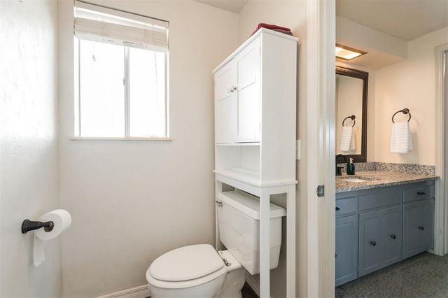 8720 Lakeaire Drive, Oklahoma City, OK 73132