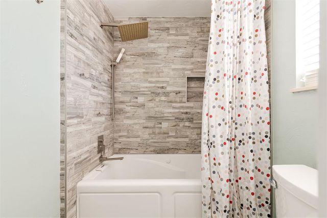 8720 Lakeaire Drive, Oklahoma City, OK 73132