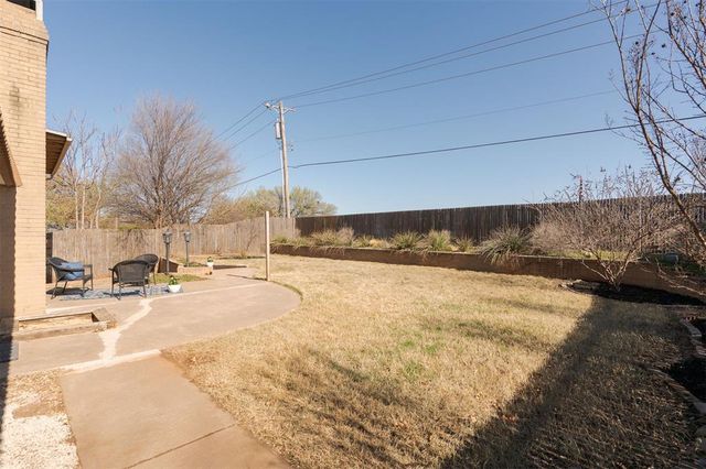 8720 Lakeaire Drive, Oklahoma City, OK 73132