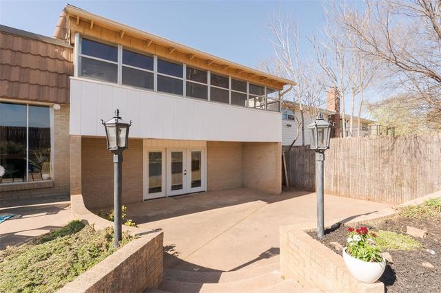 8720 Lakeaire Drive, Oklahoma City, OK 73132