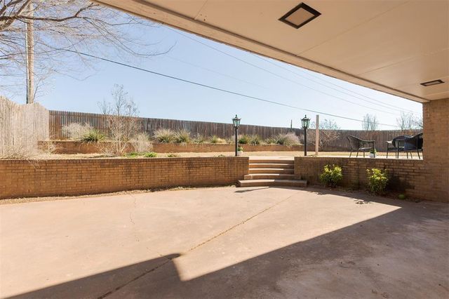 8720 Lakeaire Drive, Oklahoma City, OK 73132