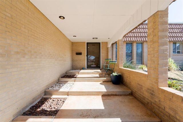 8720 Lakeaire Drive, Oklahoma City, OK 73132