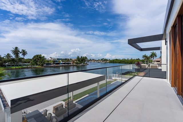 2600 NE 24TH Street, Lighthouse Point, FL 33064