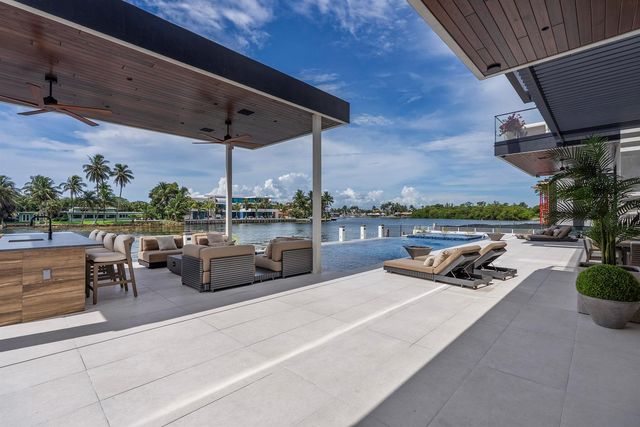 2600 NE 24TH Street, Lighthouse Point, FL 33064