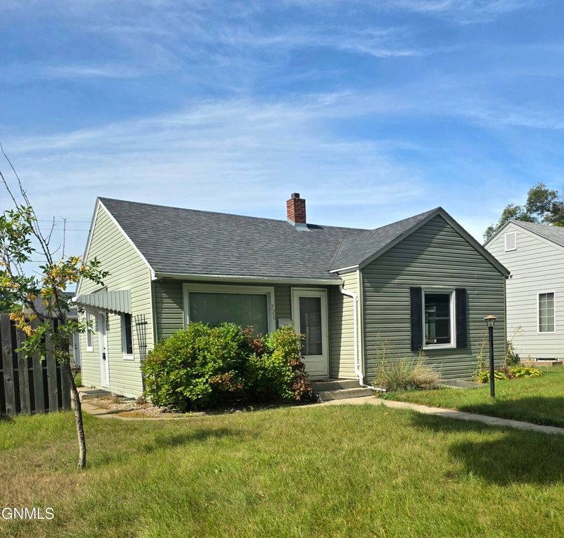 720 8th Avenue SE, Jamestown, ND 58401 photo 2