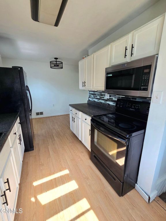720 8th Avenue SE, Jamestown, ND 58401 photo 5