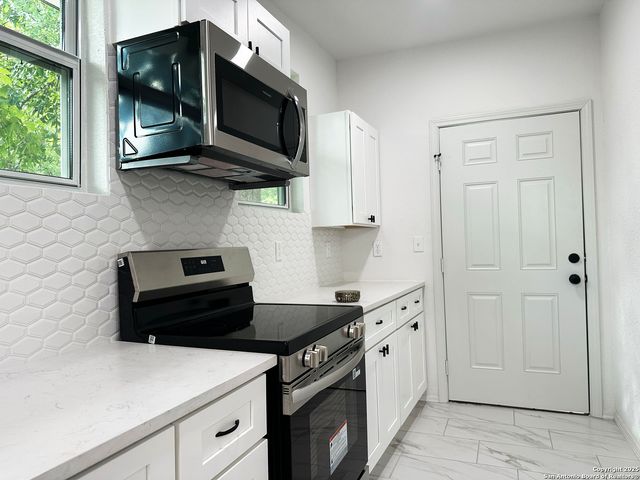 325 Robert E Lee, San Antonio, TX 78214