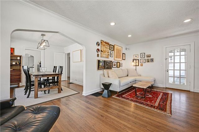 7305 Walnut Street, Kansas City, MO 64114