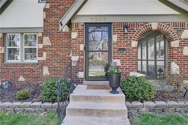 7305 Walnut Street, Kansas City, MO 64114