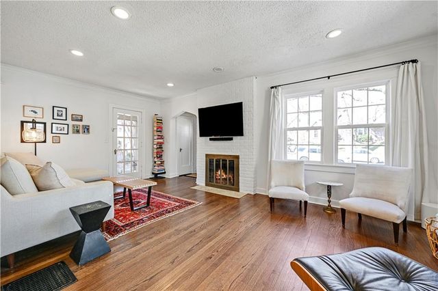 7305 Walnut Street, Kansas City, MO 64114