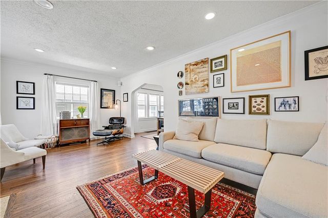 7305 Walnut Street, Kansas City, MO 64114