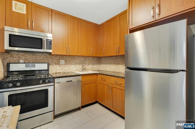 2000 Linwood Avenue 18X, Fort Lee, NJ 07024