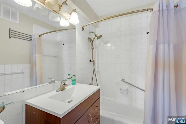 2000 Linwood Avenue 18X, Fort Lee, NJ 07024