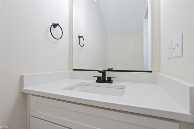 1122 E Pembroke AVE, Hampton, VA 23669