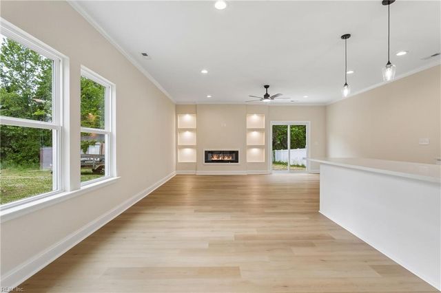1122 E Pembroke AVE, Hampton, VA 23669