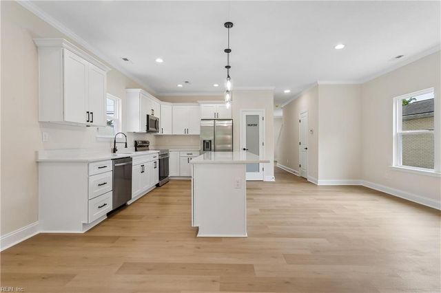 1122 E Pembroke AVE, Hampton, VA 23669
