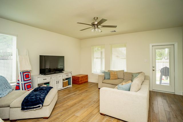 247 Freeman Boulevard, West Columbia, TX 77486
