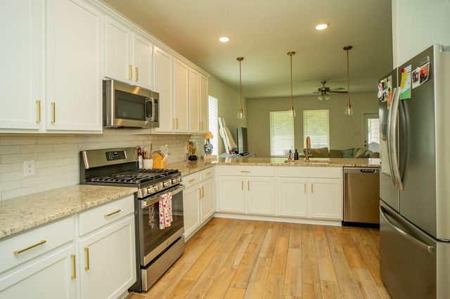 247 Freeman Boulevard, West Columbia, TX 77486