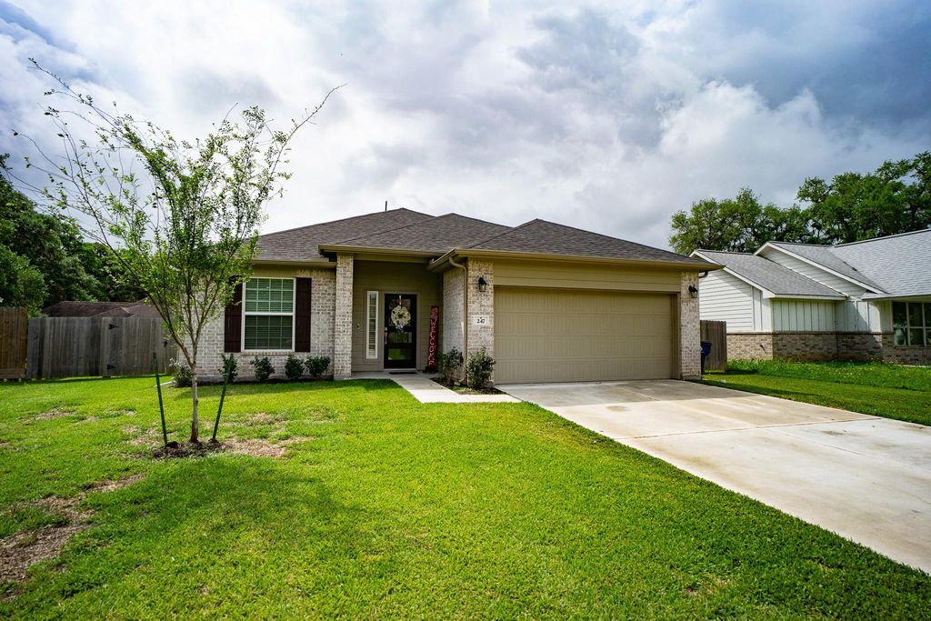 247 Freeman Boulevard, West Columbia, TX 77486