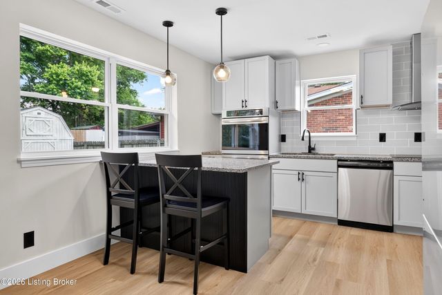 6710 Stana Dr, Louisville, KY 40258