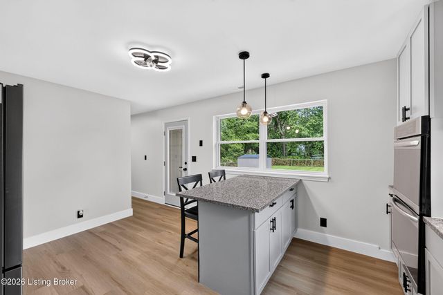 6710 Stana Dr, Louisville, KY 40258