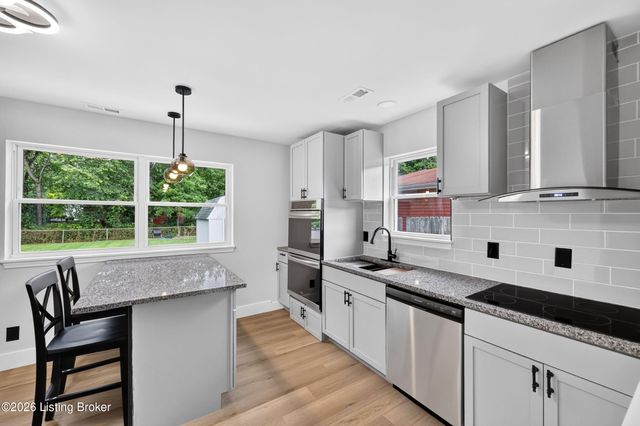 6710 Stana Dr, Louisville, KY 40258