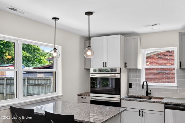 6710 Stana Dr, Louisville, KY 40258