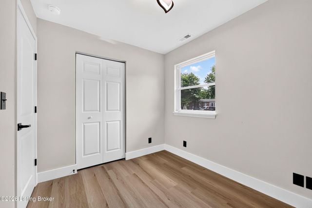 6710 Stana Dr, Louisville, KY 40258